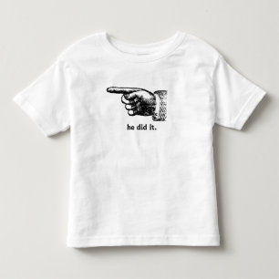Er hat es getan, um einen Finger-T - Shirt zu zeig