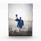 Er hat es mit einem modernen Script-Abschluss geta Fotoblock (Vorderseite)