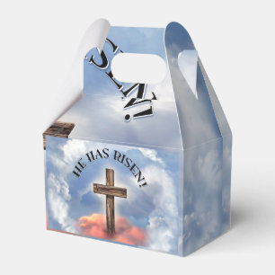 Er hat gestiegenes schroffes Kreuz mit Wolken Geschenkschachtel