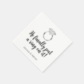 Er hat ihr endlich einen Ring angesteckt Diamant-V Serviette (Ecke)