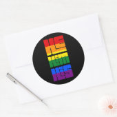 Er hat sein eigenes Rainbow-Design Runder Aufkleber (Umschlag)