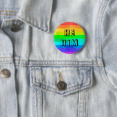 Er hat seinen Pronouns LGBTQ-Regenbogenknopf Button (Beispiel)