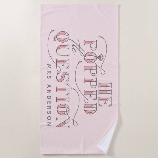 Er hob die Frage Verlobung Strandtuch (Vorderseite)