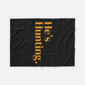 Er ist auf der Jagd 2 Fleecedecke (Vorderseite (Horizontal))