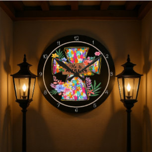 Er Ist Auferstanden Kreuz Design Runde Wanduhr