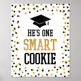 Er ist ein Smart Cookie Grad Party-Zeichen Poster