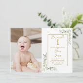 Er ist ein Wild One Boy 1st Birthday Greenery Foto Einladung (Stehend Vorderseite)