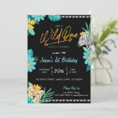 Er ist ein Wild One Tropical Dschungel Tribal zum  Einladung (Stehend Vorderseite)