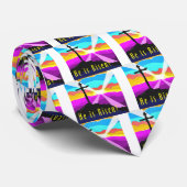 Er ist gestiegener querer christlicher krawatte (Gerollt)