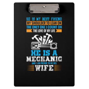 Er ist Mechaniker Klemmbrett