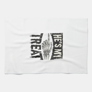 Er ist mein Leckerli-Skelett-Hand-Halloween-Shirt- Geschirrtuch