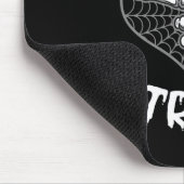 Er ist mein Trick Fun Halloween Matching Couple Gi Mousepad (Ecke)