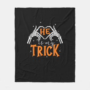 Er ist mein Trick Heart Skeleton Hand Couple Happy Fleecedecke