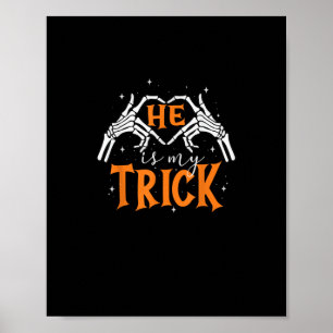 Er ist mein Trick Heart Skeleton Hand Couple Happy Poster
