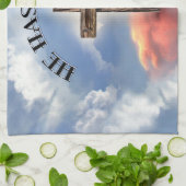 Er ist mit Wolken überquert worden Handtuch (Gefaltet)