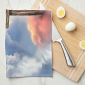 Er ist mit Wolken überquert worden Handtuch (Viertel Falte)