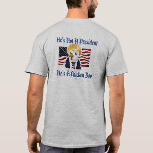 Er ist nicht ein Präsident. Er ist ein HuhnBoo T-Shirt