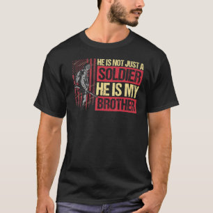 Er ist nicht nur ein Soldat, er ist mein Bruder T-Shirt