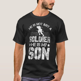 Er ist nicht nur ein Soldat, er ist mein Sohn - St T-Shirt