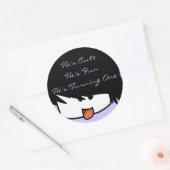 Er ist Niedlich, dass er einer ist, der einen umdr Runder Aufkleber (Umschlag)