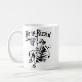 Er ist Rizzin Jesus Basketball Jugend Kleinkind Ch Kaffeetasse (Links)