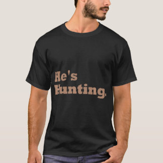 Er jagt lustige Geschenke T-Shirt