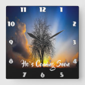 ER KOMMT BALD. QUADRATISCHE WANDUHR (Vorderseite)