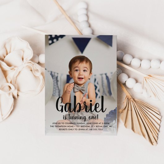 Er macht das erste Foto eines blauen Jungen Einladung