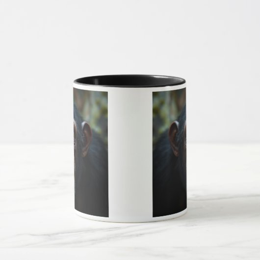 Er macht dem Schimpansen Angst. Tasse (Zentrum)