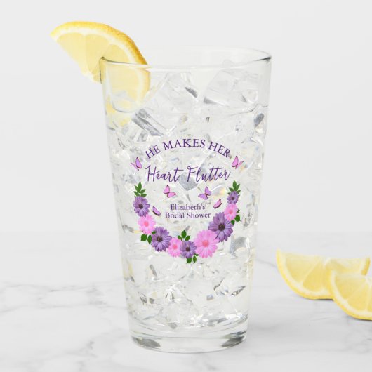 Er macht ihr Herz-Flattern-Brautparty Glas (Vorderseite Ice)