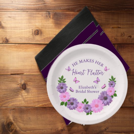 Er macht ihr Herz-Flattern-Brautparty Pappteller