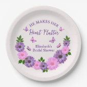 Er macht ihr Herz-Flattern-Brautparty Pappteller (Vorderseite)