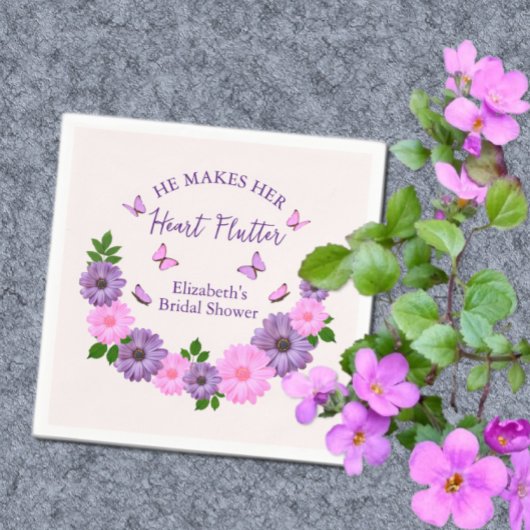 Er macht ihr Herz-Flattern-Brautparty Serviette