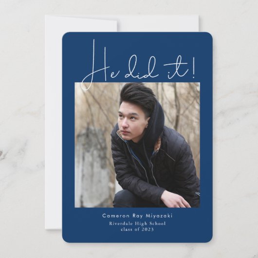 Er machte es mit dem modernen Abschluss Foto Ankündigung (Vorderseite)