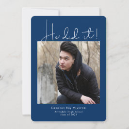 Er machte es mit dem modernen Abschluss Foto Ankündigung