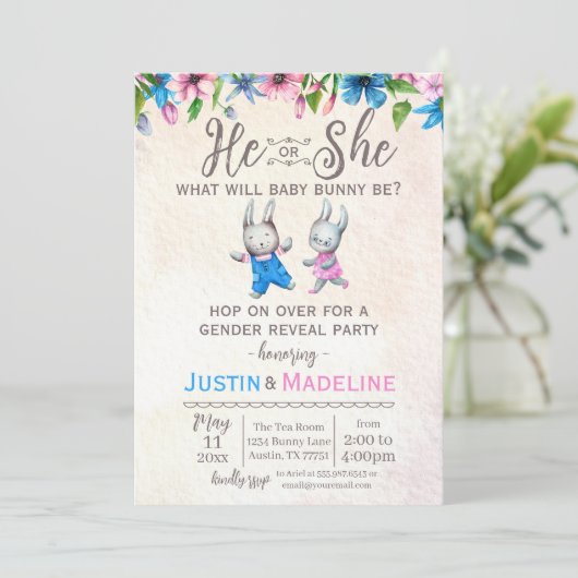 Er oder sie Baby Bunny Gender Reveal Party Einladung (Stehend Vorderseite)