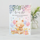 Er oder sie sind begeistert von der Aufdeckung der Einladung (Stehend Vorderseite)