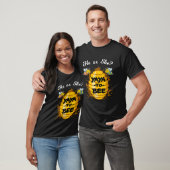 Er oder sie Yaya ist eine Aufdeckung der Geschlech T-Shirt (Unisex)
