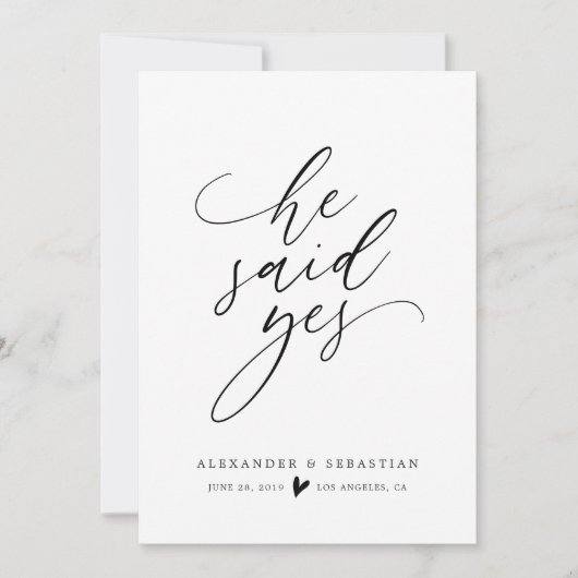 Er sagte ja einfache Skript-Verlobungs-Mitteilung Einladung (Vorderseite)