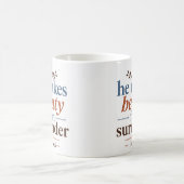 Er schafft Schönheit durch Hingabe Glaube Basierte Kaffeetasse (Mittel)
