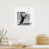 Er schießt das Hockeydesign Poster (Küche)
