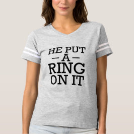 Er setzte einen Ring auf ihn verlobte Braut des T-Shirt