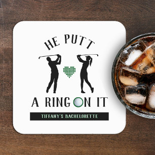 Er setzte ihr einen Ring an Golf Junggesellinnen-A Rechteckiger Pappuntersetzer