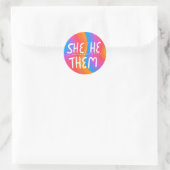 ER/SIE/SIE Pronouns Rainbow Handlettern Sheet Runder Aufkleber (Tasche)