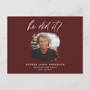 Er tat es bordeauxfarben modernen Foto Abschluss Postkarte