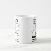 Er versprach die Erde, sie got eine Zuteilung Kaffeetasse (Mittel)