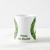 Erbsen auf ErdTasse Kaffeetasse (Mittel)