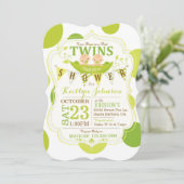 Erbsen in einem Pod Twins Baby Einladung (Stehend Vorderseite)