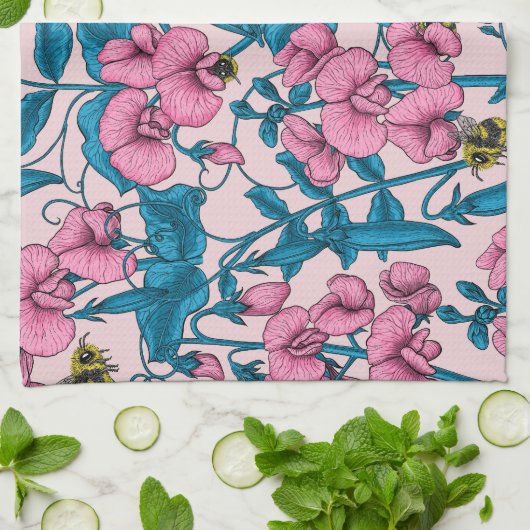 Erbsen und Hummeln, süß, rosa und blau Geschirrtuch (Gefaltet)