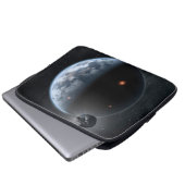 Erdähnlicher Planet mit Ozeanen, die seine Oberflä Laptopschutzhülle (Vorne Knopf)